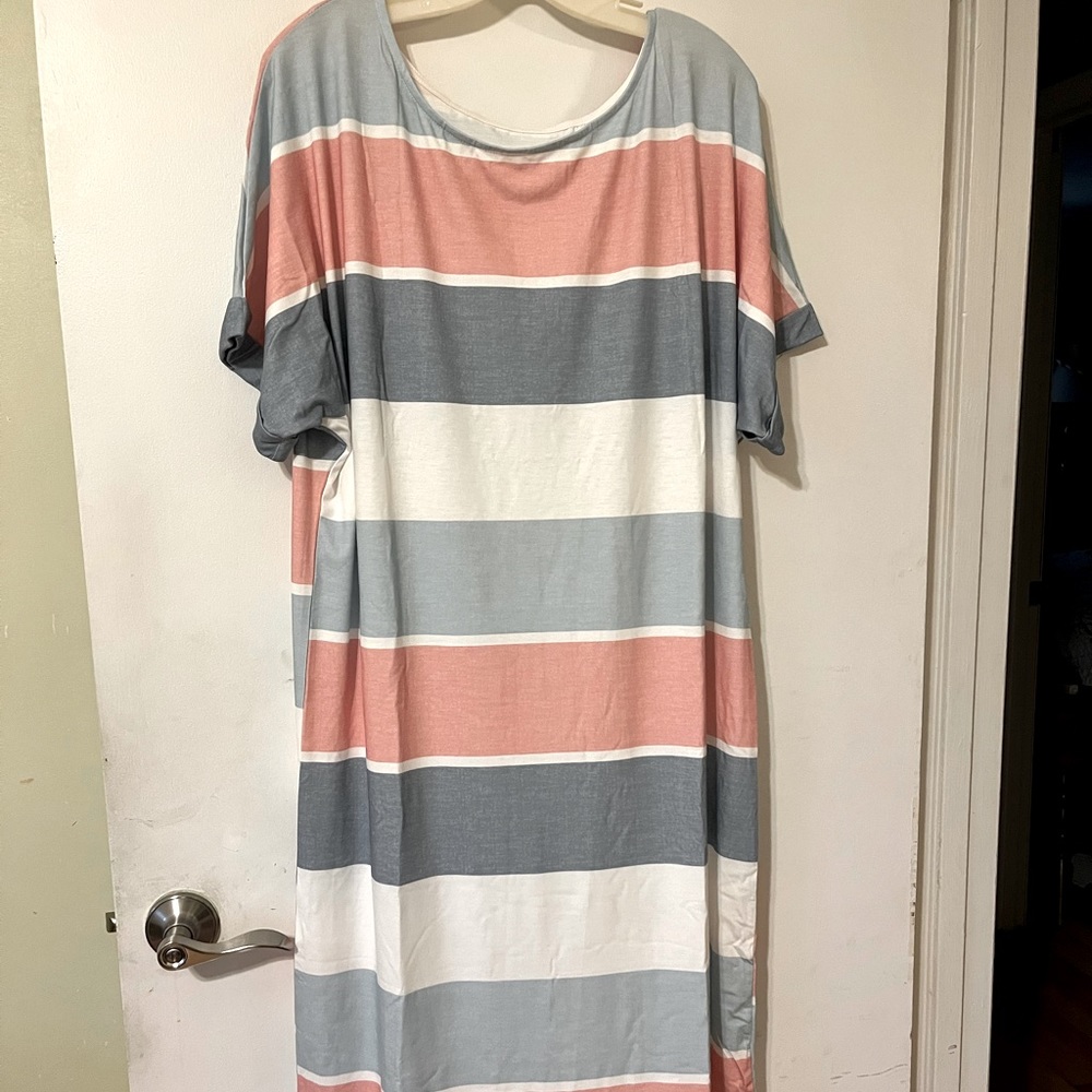 Multicolored block loose fitting dress.